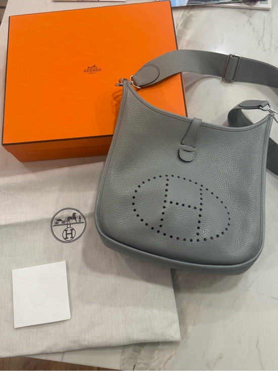 Hermes Handbags - Hermes Evelyne III 29 Taurillon Clemence Gris Crossbody Bag w/ Adjustable Strap